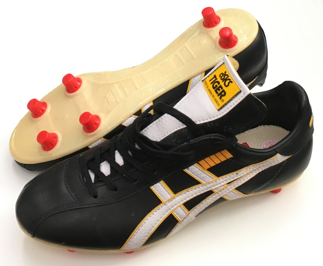 asics | マラドーナのスパイク